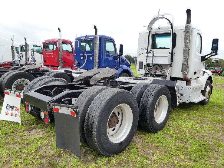 2017-peterbilt-579-image-3