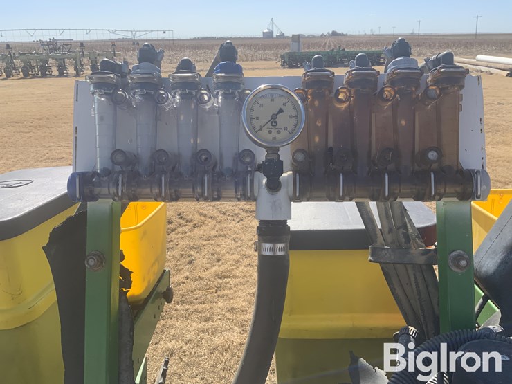 john-deere-1700-image-11