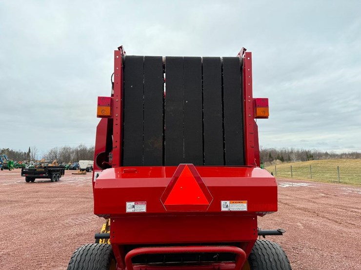 new-holland-br7070-image-21