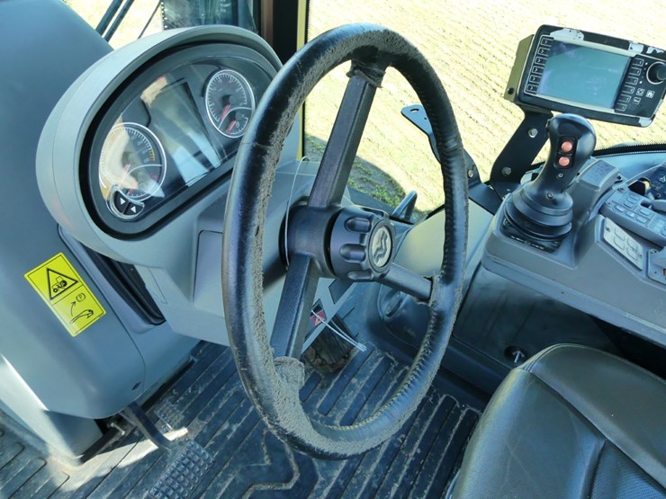 2017-versatile-260-image-15