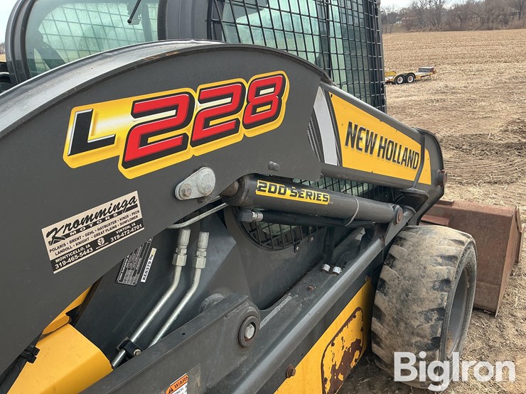 new-holland-l228-image-12
