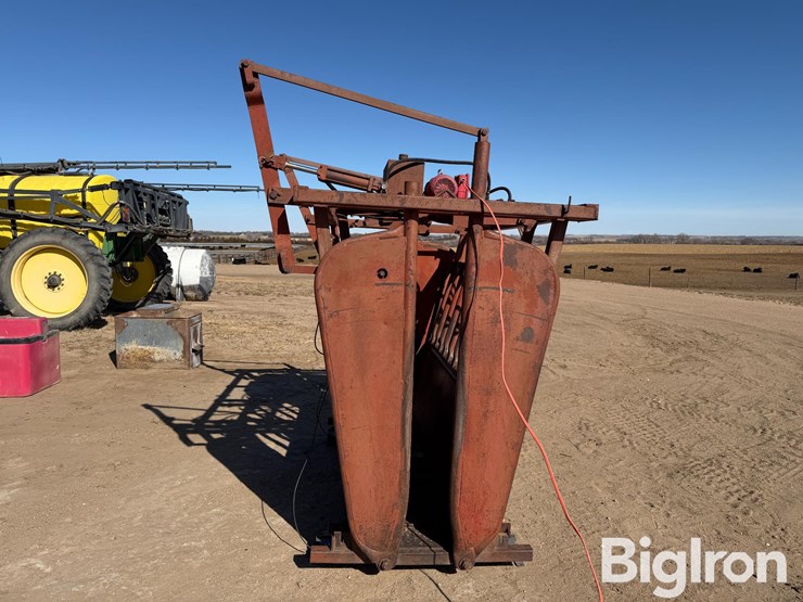 bowman-hydraulic-cattle-chute-image-2