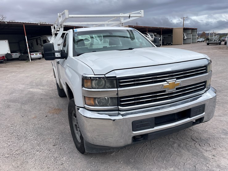2015-chevrolet-silverado-2500-image-3