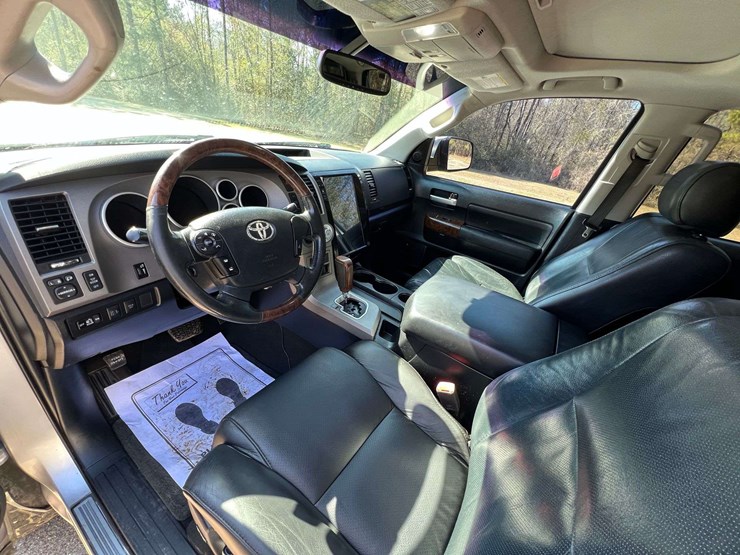 2010-toyota-tundra-image-11