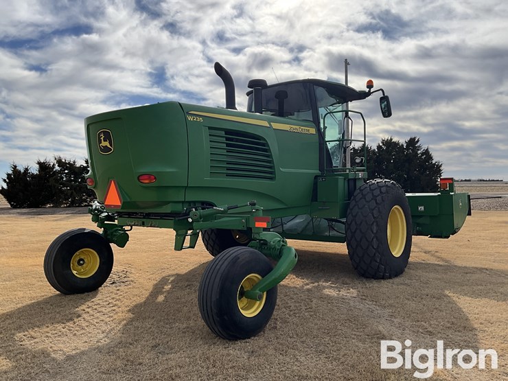 2017-john-deere-w235-image-5