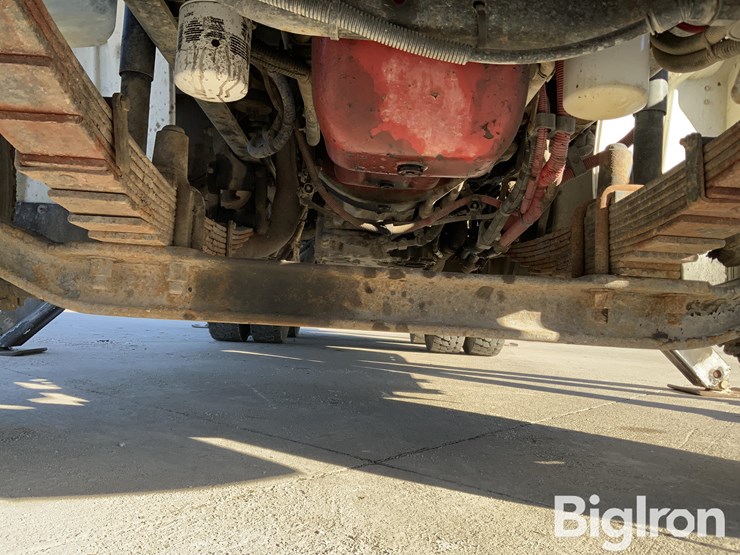 2012-freightliner-m2-106-image-10