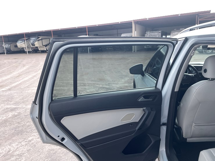 2019-volkswagen-tiguan-se-image-52