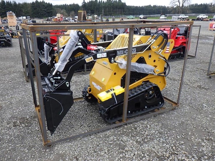 2025-agt-mx-crt23-skid-steer-tracked-loader-image-1