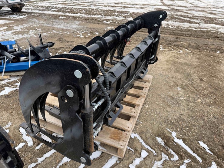 2025-curved-log-grabber-image-5