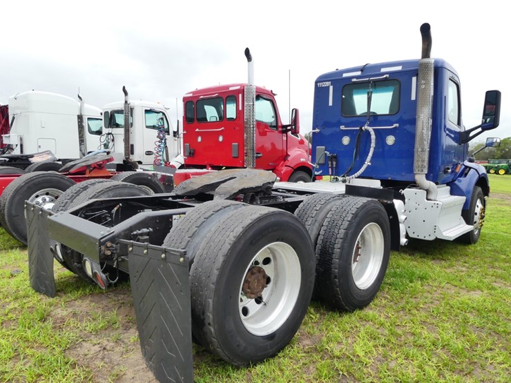 2017-peterbilt-579-image-3