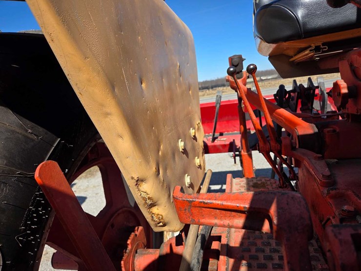 case-730-tractor-image-21