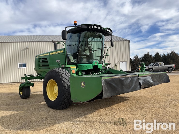 2017-john-deere-w235-image-3