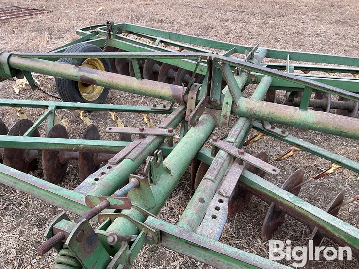 john-deere-bw-image-11