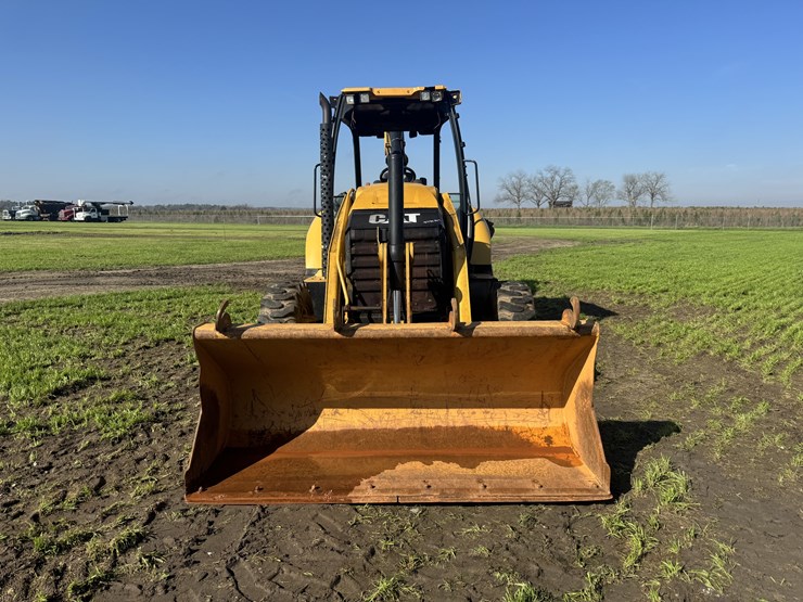 2014-caterpillar-420f-image-7