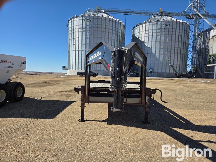 2008-titan-trailer-image-2