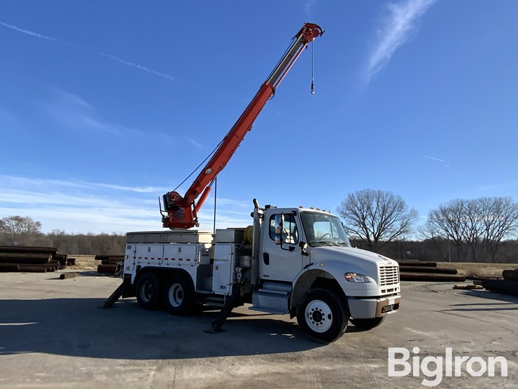 2012-freightliner-m2-106-image-3