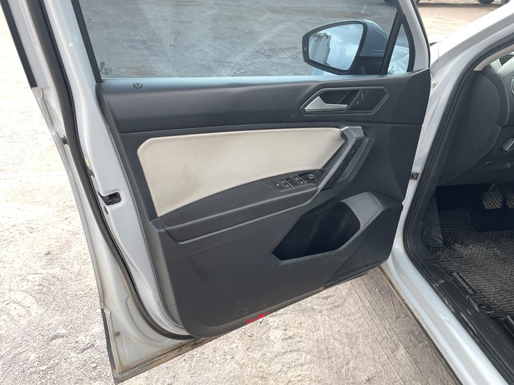 2019-volkswagen-tiguan-se-image-64