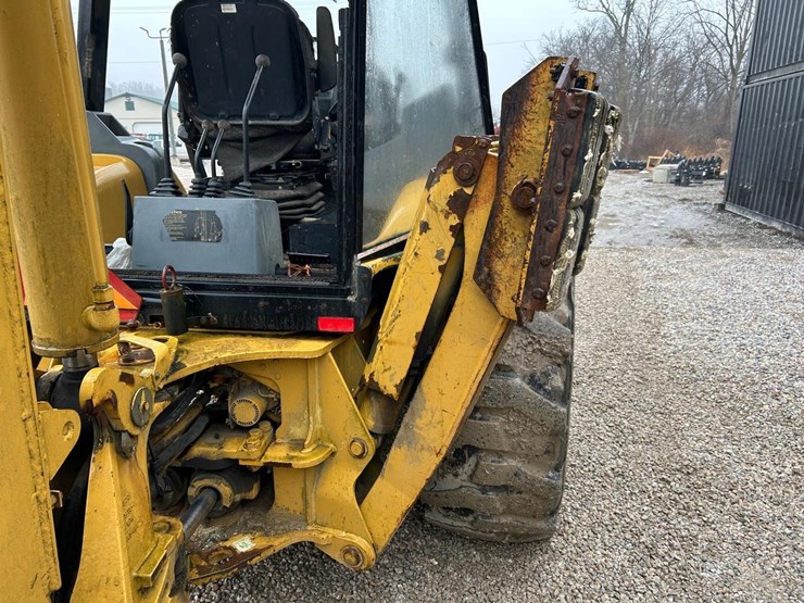 caterpillar-426c-image-12