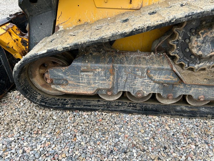 2019-deere-317g-image-18