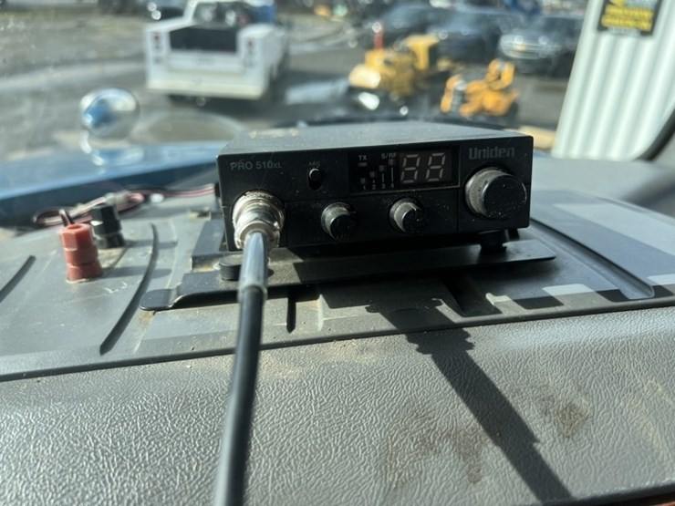 2015-mack-cxu613-tri-axle-truck-tractor-image-35