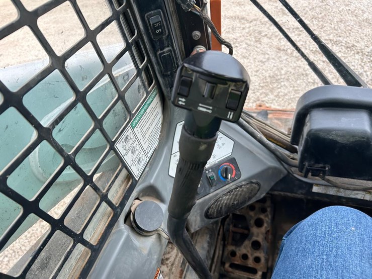 2019-bobcat-t595-image-30