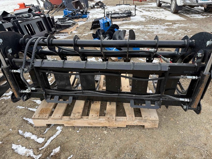 2025-curved-log-grabber-image-6