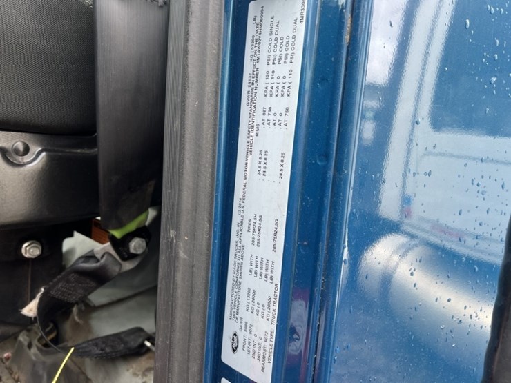 2017-mack-cxu613-tri-axle-truck-tractor-image-36