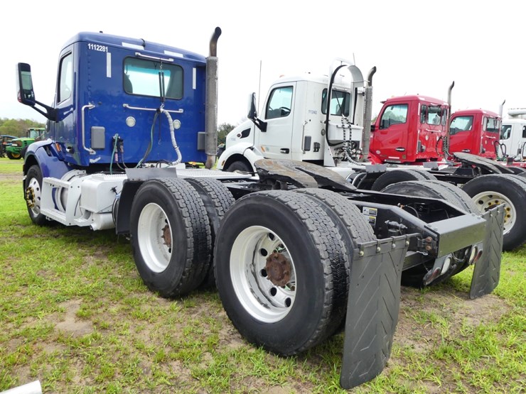2017-peterbilt-579-image-4