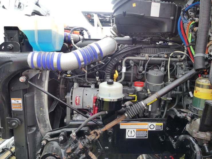 2021-peterbilt-579-image-18