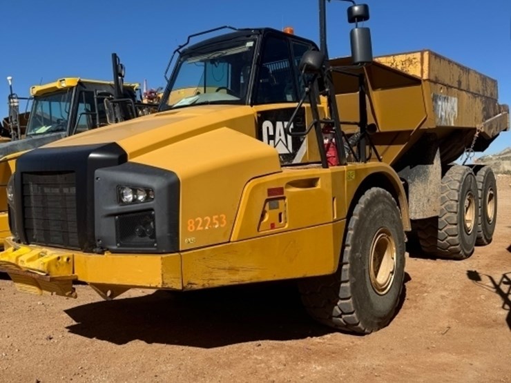 2012-caterpillar-740b-image-1