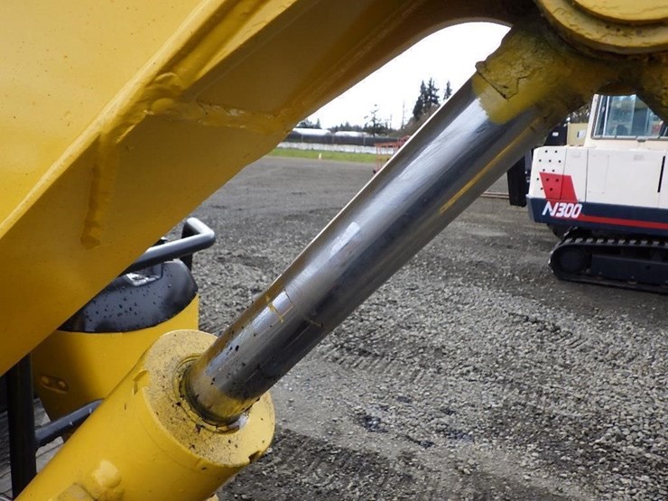 komatsu-pc12uu-image-24