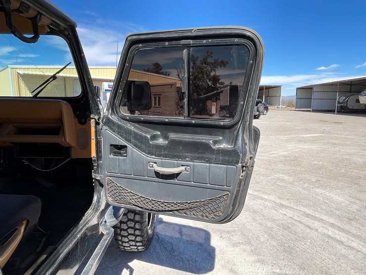 1994-jeep-wrangler-image-13