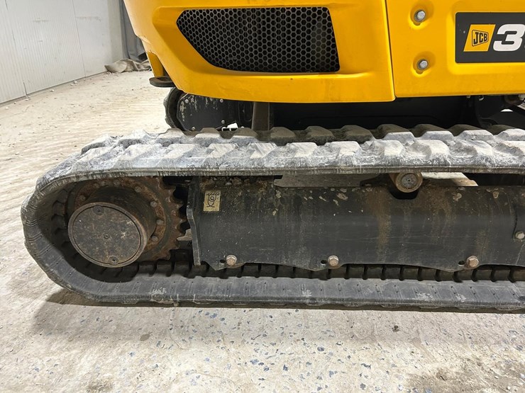 2022-jcb-35z-mini-excavator-image-11