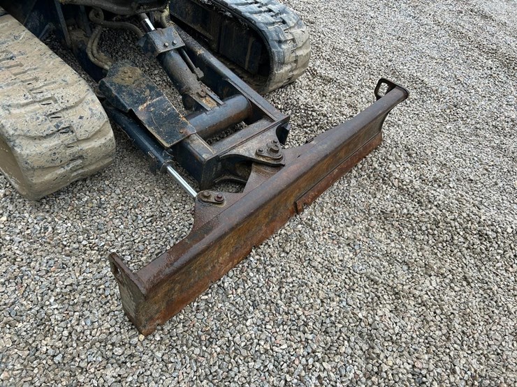 2016-kubota-kx040-4-image-9