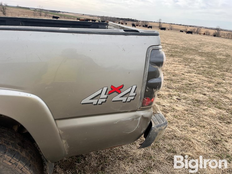 2003-chevrolet-silverado-2500-image-11