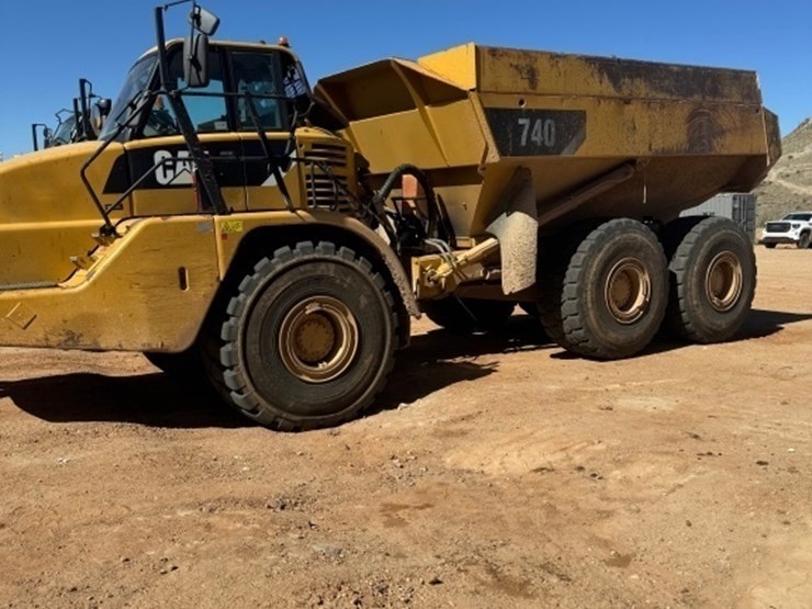 2010-caterpillar-740b-image-3