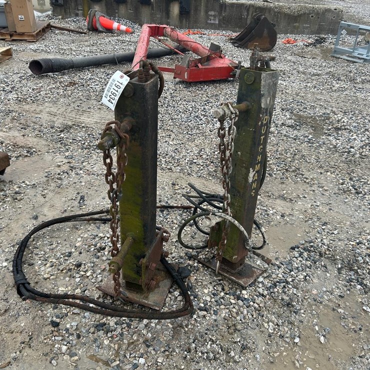 Set of Hydraulic Outriggers