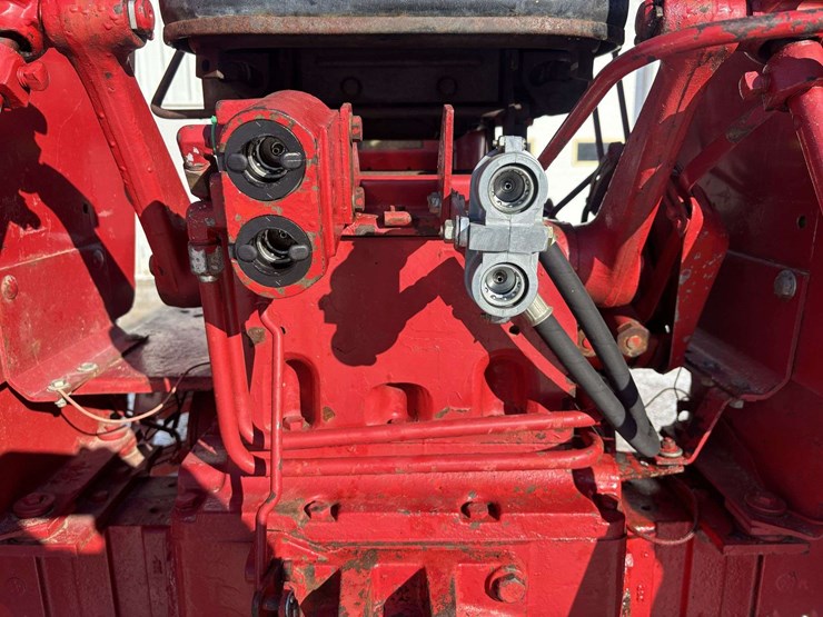 1974-farmall-666-gas-tractor-image-6