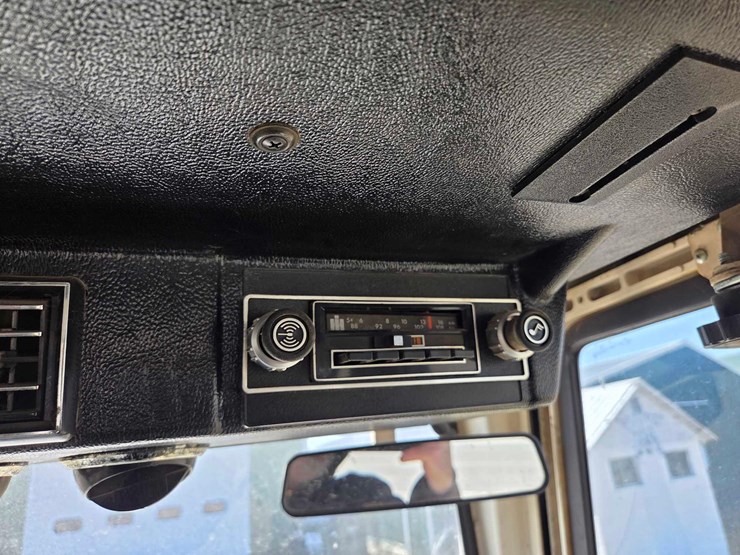 case-2290-tractor-image-16