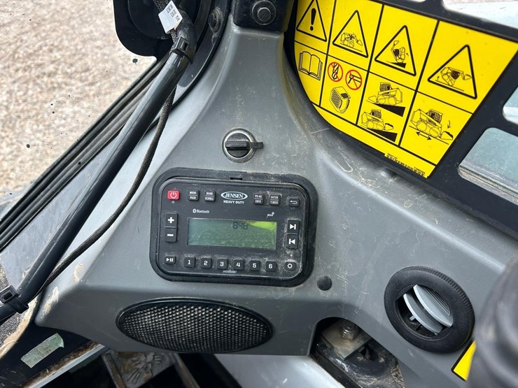 2024-bobcat-t450-image-22