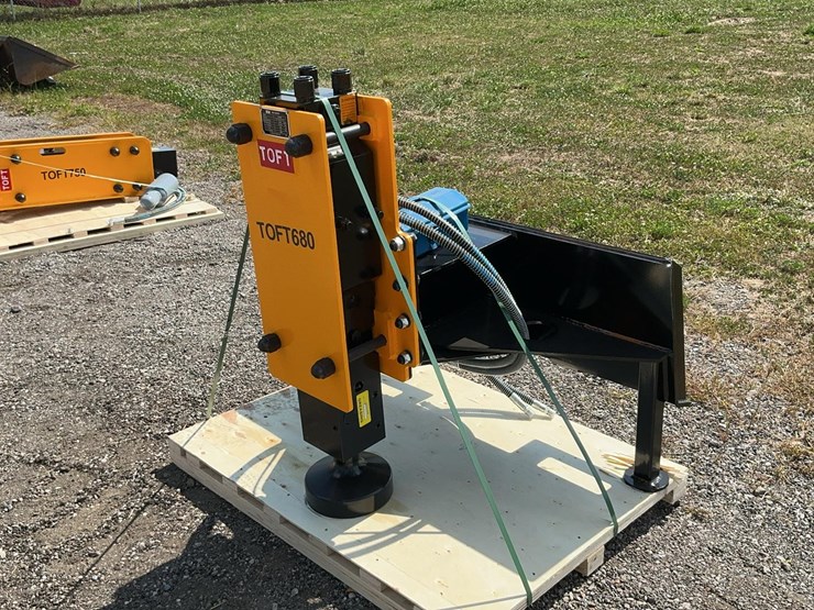 2025-new-holland-l213-image-3