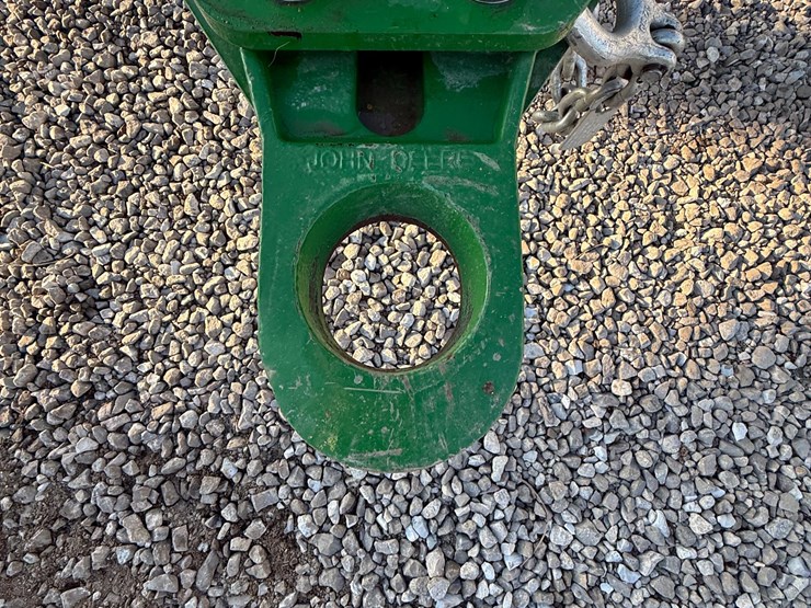 2022-john-deere-2330-image-9