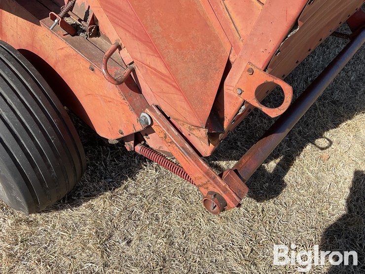 new-holland-852-image-15