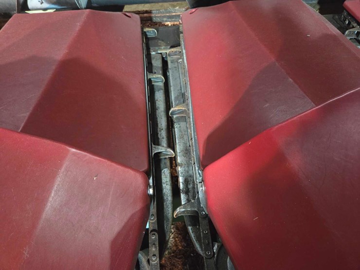 2008-drago-6-row-30"-corn-head-image-5