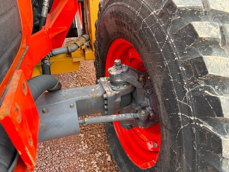 2005-kubota-la1301s-image-48
