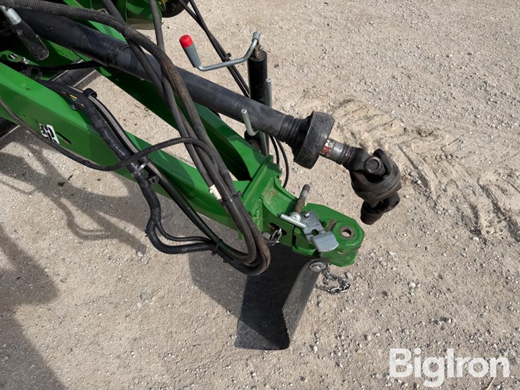 2023-john-deere-560m-image-12