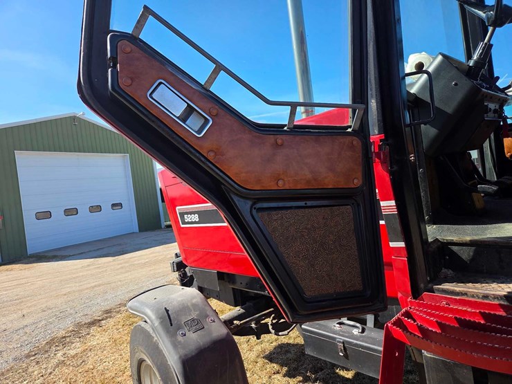 ih-5288-tractor-image-42