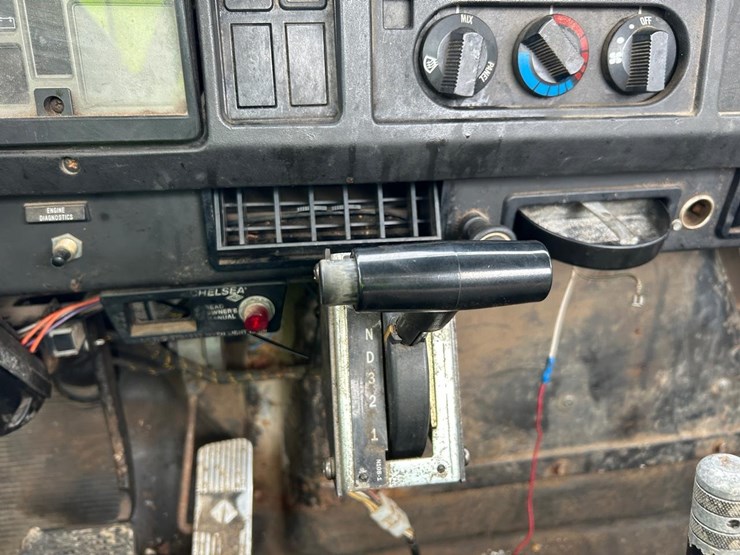 international-4700-lpx-service-body-truck-image-25