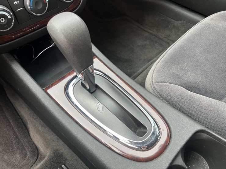 2011-chevrolet-impala-sedan-image-29