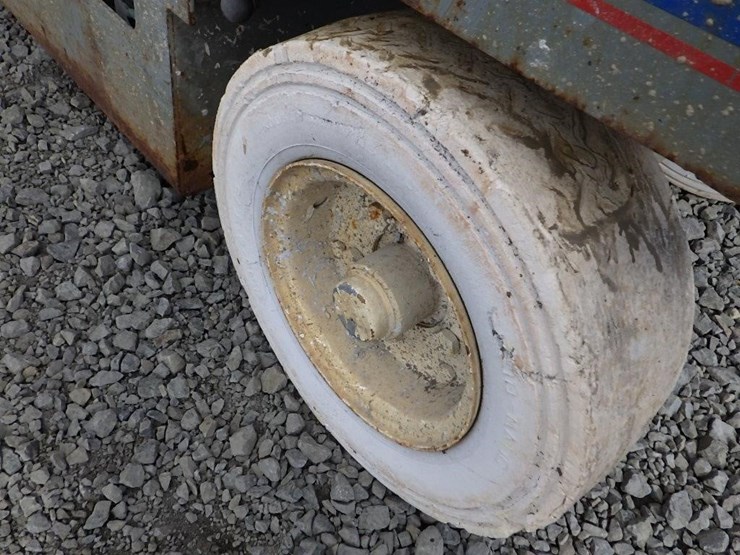 1997-skyjack-sj-3220-scissor-lift-image-19